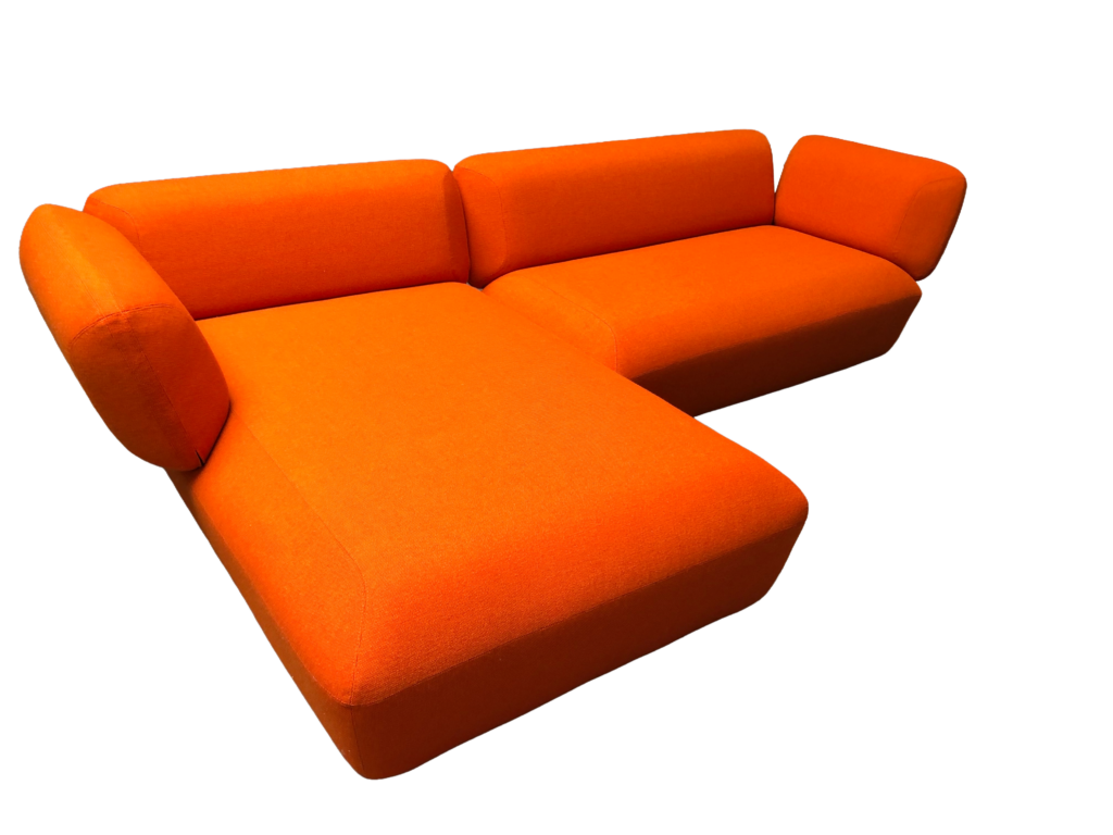 Oranje designbank in Hallingdal-stof